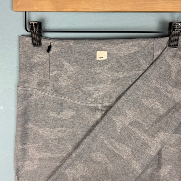 Vuori Pants - Vuori Womens Medium Gray Camo Clean Elevation Performance High Rise 25" Leggings